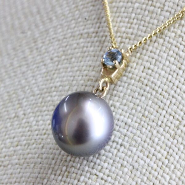 Impressive Dark Pearl on 14K Yellow Gold Pendant with Aquamarine - Image 2