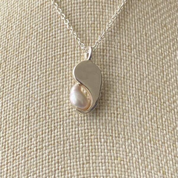 Cortez Keshi Pearl Silver Necklace - Image 2