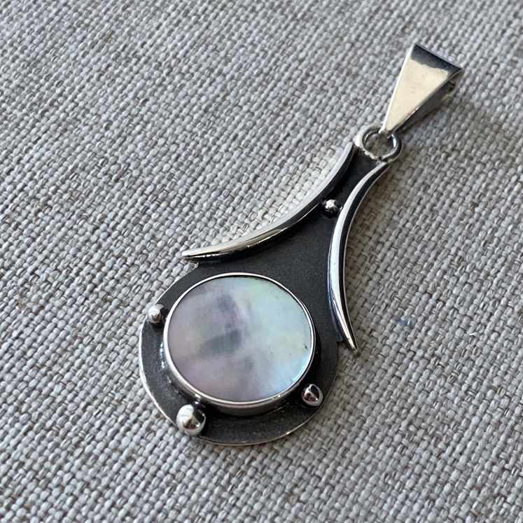 Dark Silver Shell Pendant - Image 6