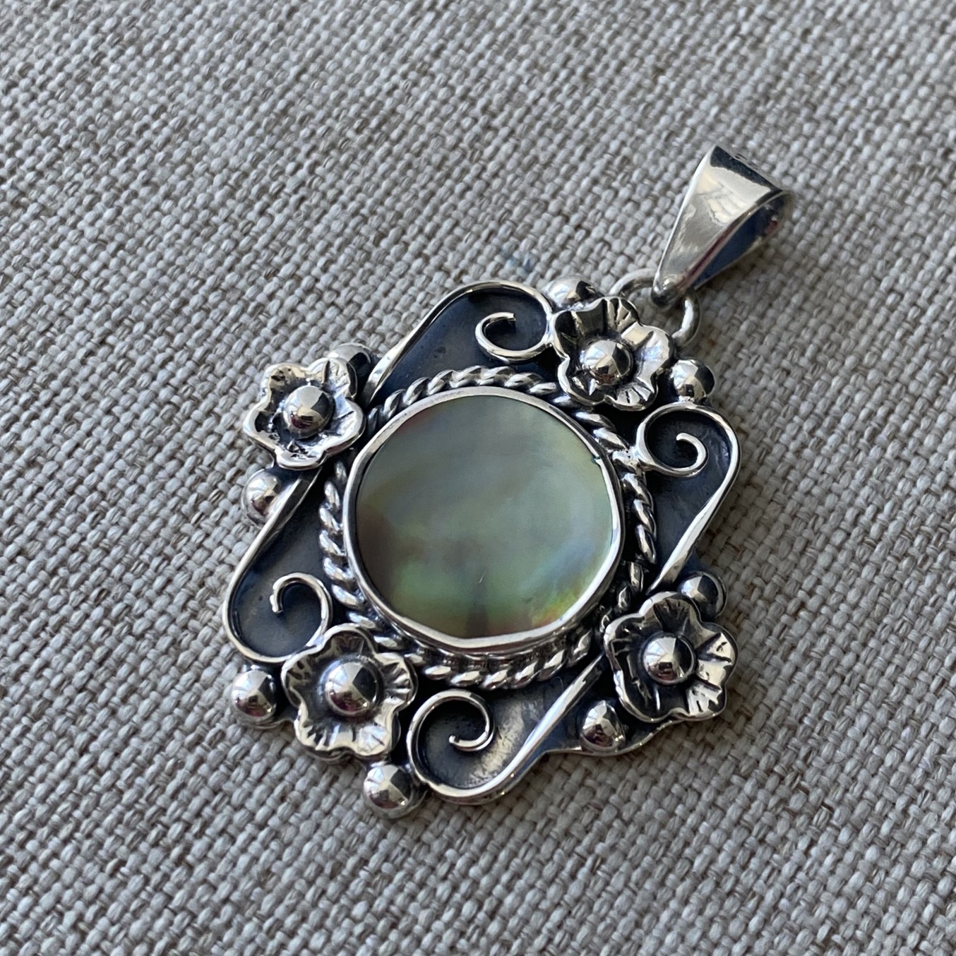 "Flowers" Dark Silver Shell Pendant - Image 5