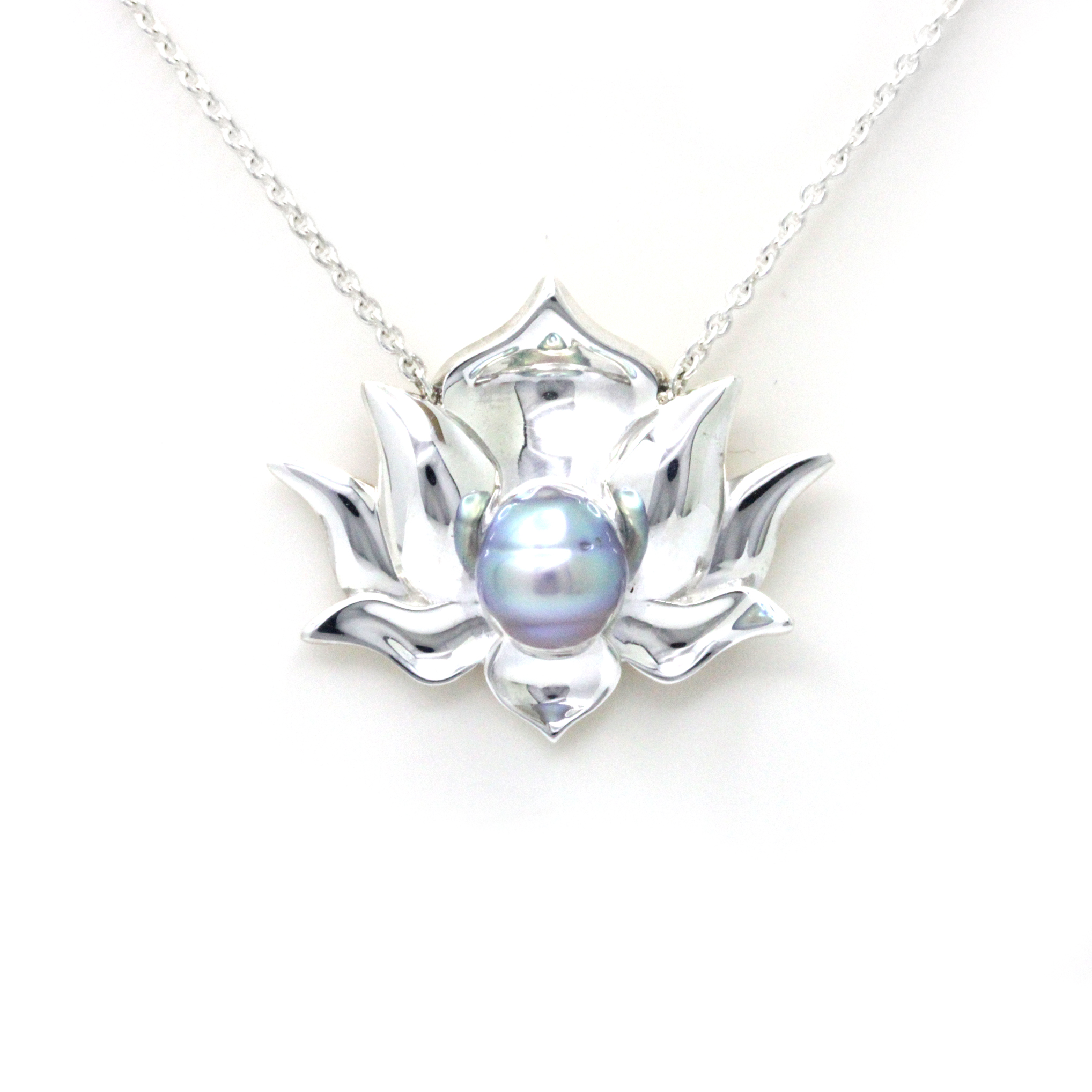 "Flor de Loto" Silver Necklace with Cortez Pearl by "Noble Sensación"