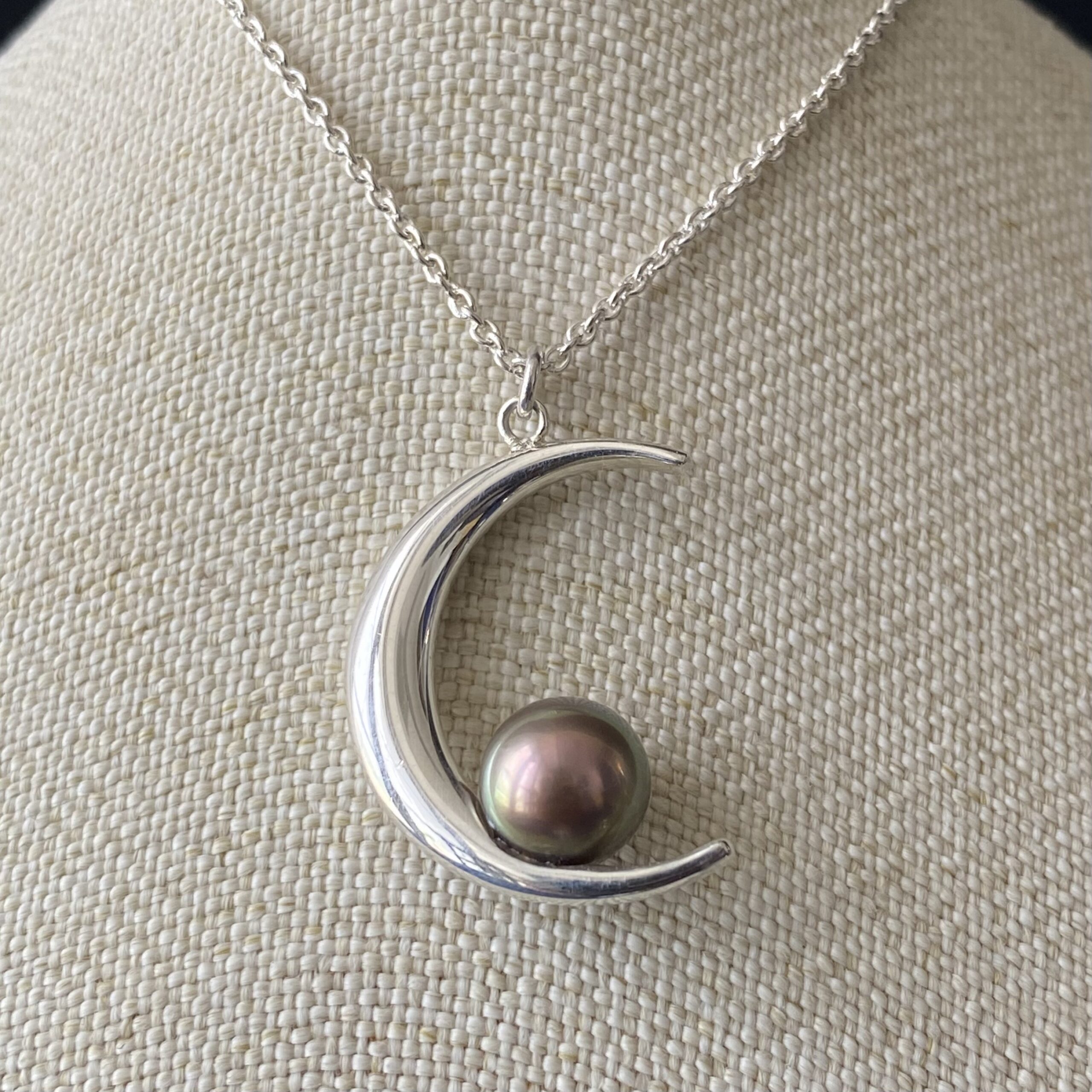 "Moon" Silver Necklace with Cortez Pearl by "Noble Sensación" - Image 2