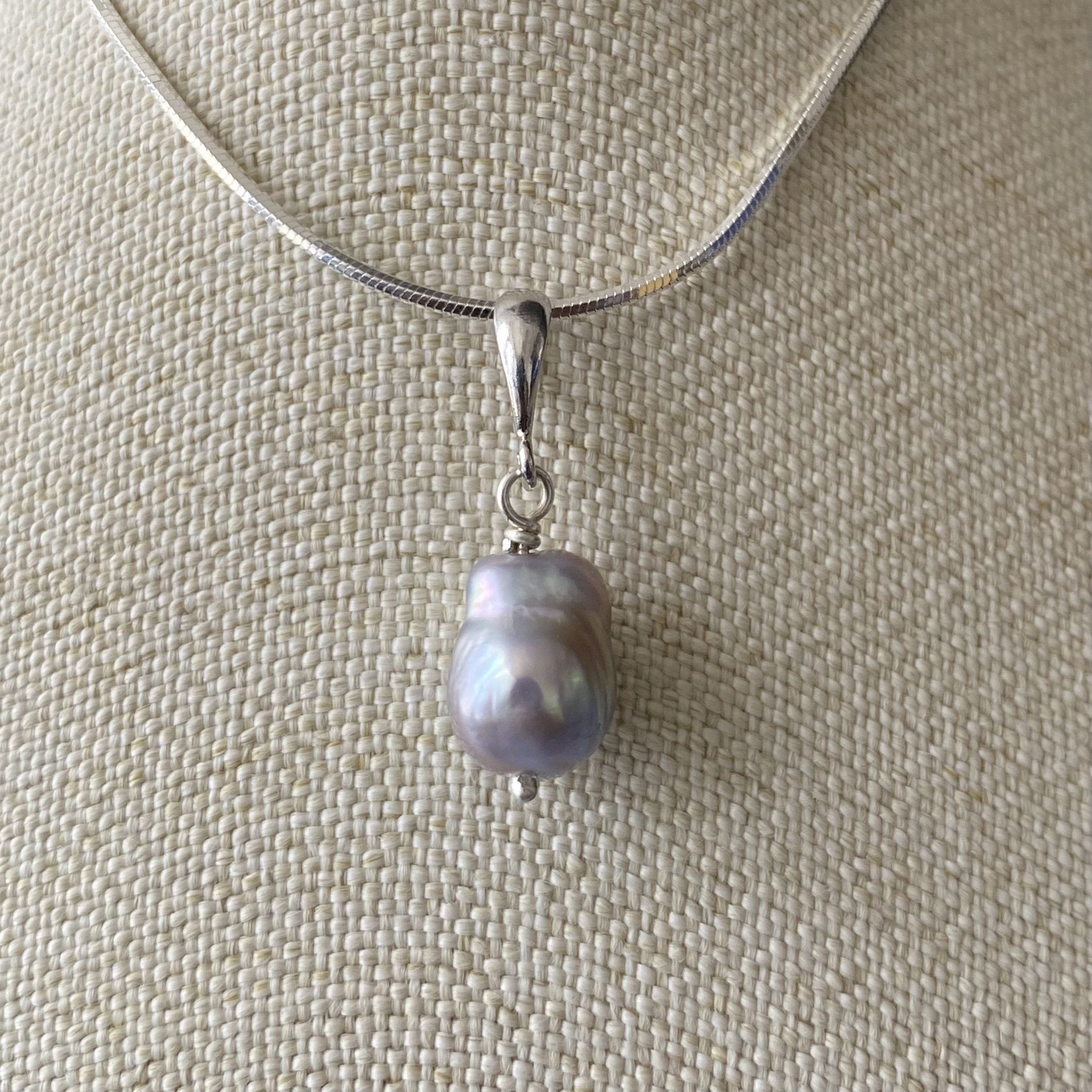 Classic Silver Pendant with Cortez Pearl - Image 2