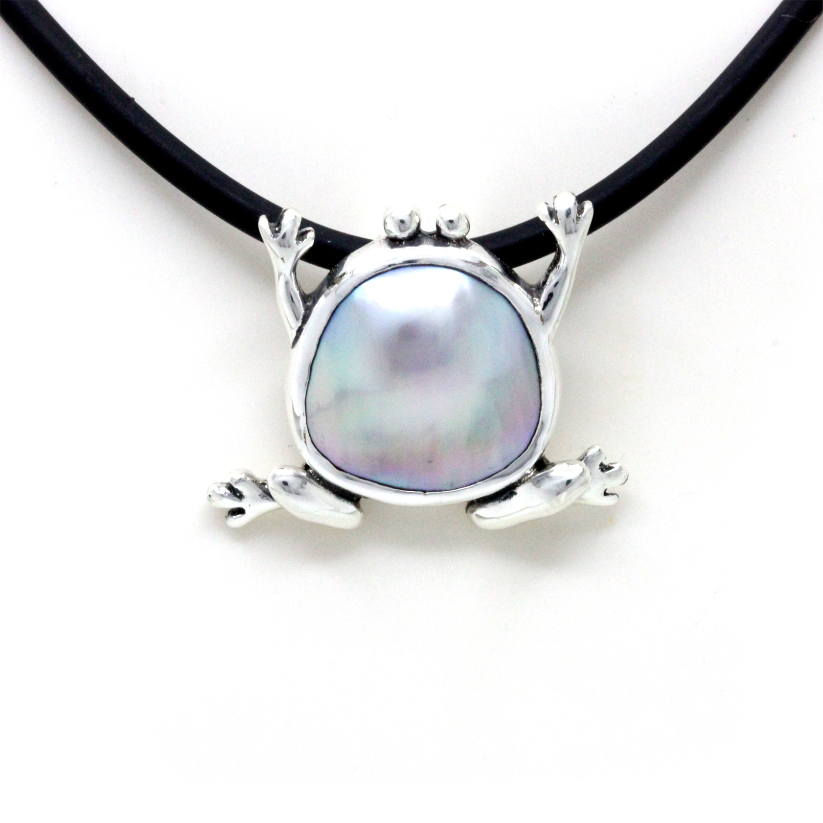 "Froggy" Silver Pendant with Cortez Mabe Pearl by Priscila Canales