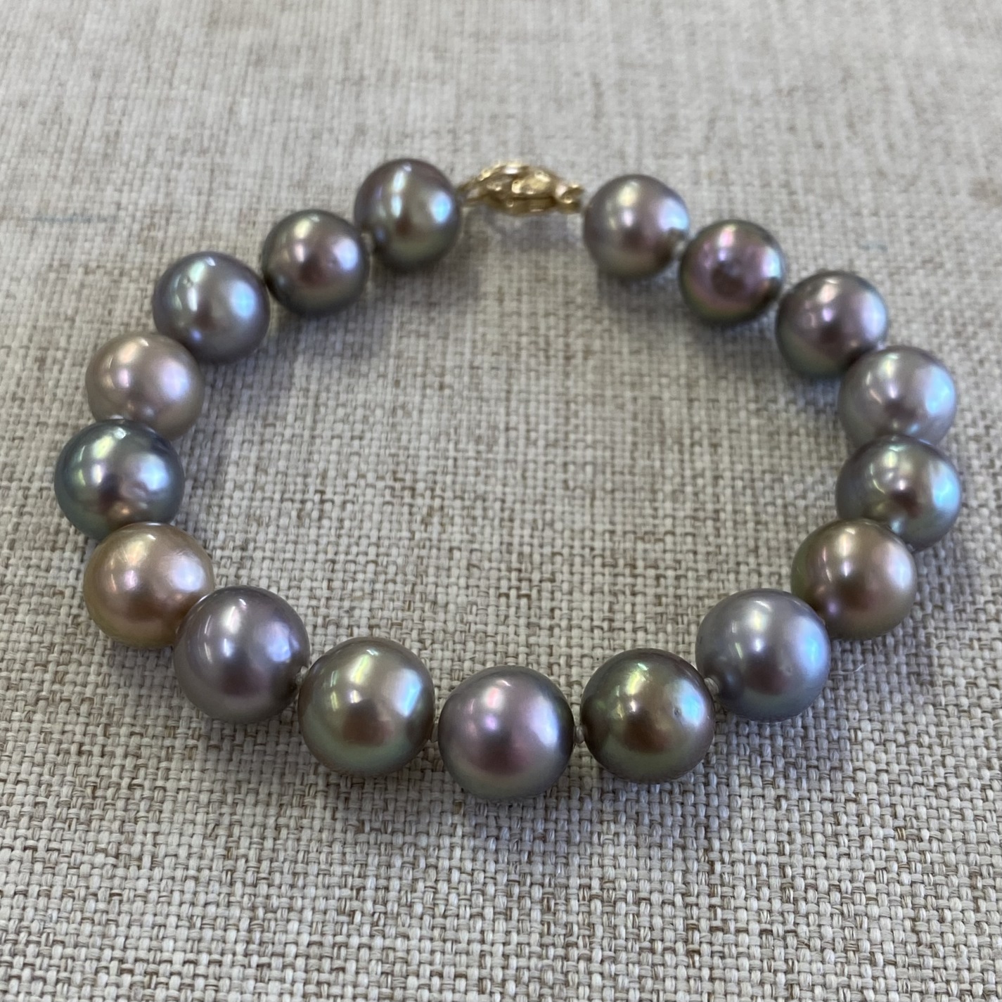 17 Cortez Pearls Bracelet with 14K Gold Clasp - Image 2