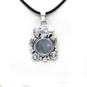 "Pez" Dije de Plata con Concha