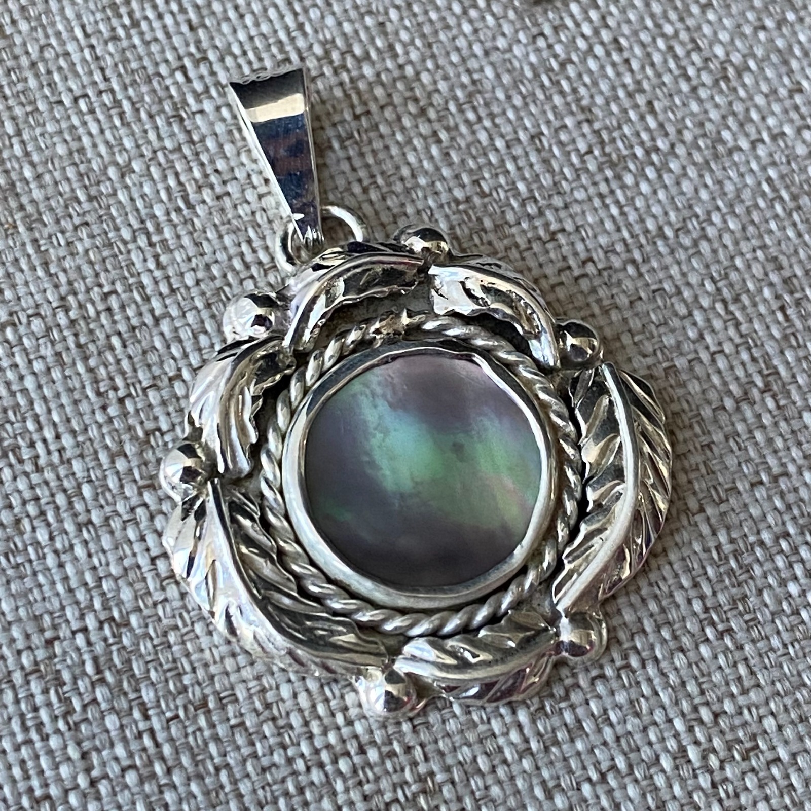 "Hojas" Dije de Plata con Concha - Image 6